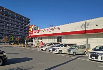 GH裏にドラッグストア等あるので緊急のお買い物には困りません!